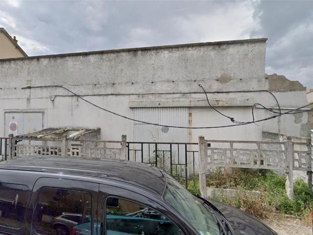 Local Commercial vente à Saint-denis, Joliot-Curie - Lamaze - Cosmonautes