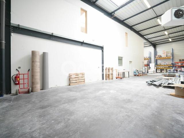 Local Commercial vente à La Tour-du-Pin, Saint-quentin-fallavier