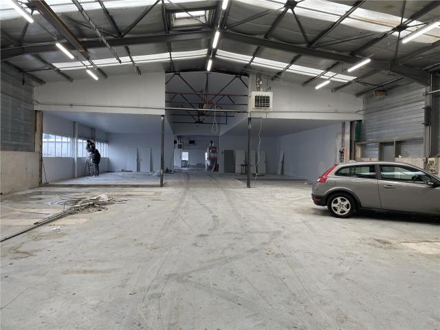Local Commercial vente à Saint-Étienne, Sorbiers