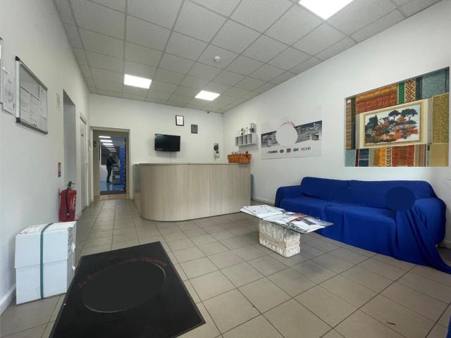 Local Commercial vente à Versailles, Trappes