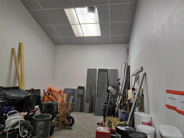 Local Commercial vente à Zone artisanale de la Pidelerie, Véretz