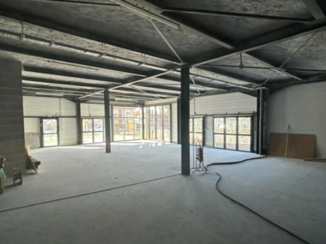 Local Commercial vente à Parc d'activités des Pivolles, Décines-Charpieu