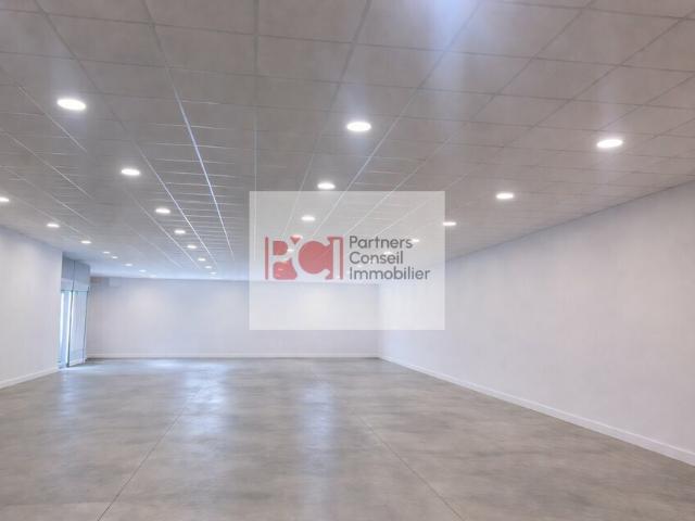 Local Commercial vente à Nîmes, Bernis
