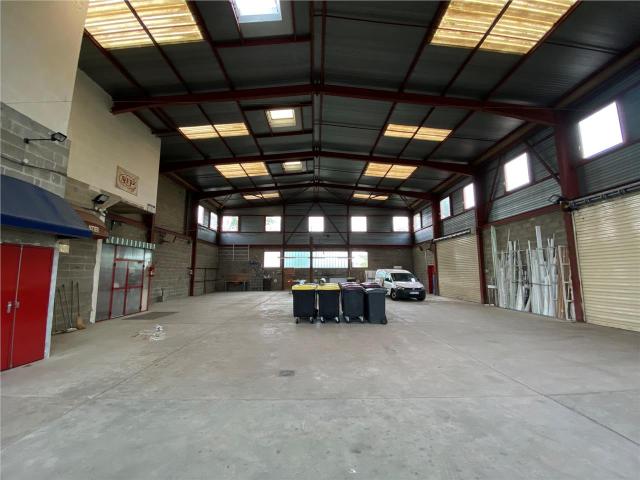 Local Commercial vente à Palaiseau, Athis-mons