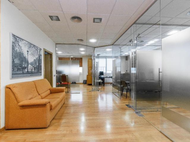 Oficina en alquiler en Distrito Norte, Sevilla