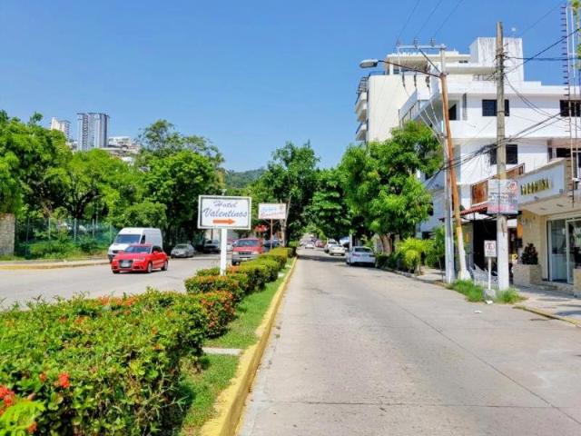 Local Comercial en renta en Lomas de Costa Azul, Acapulco
