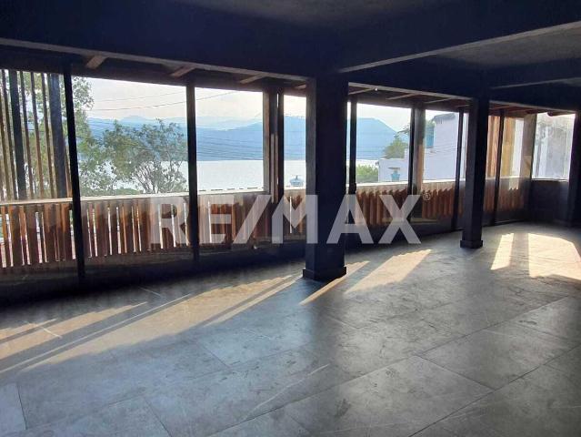 Local Comercial en venta en Valle De Bravo, Estado de México