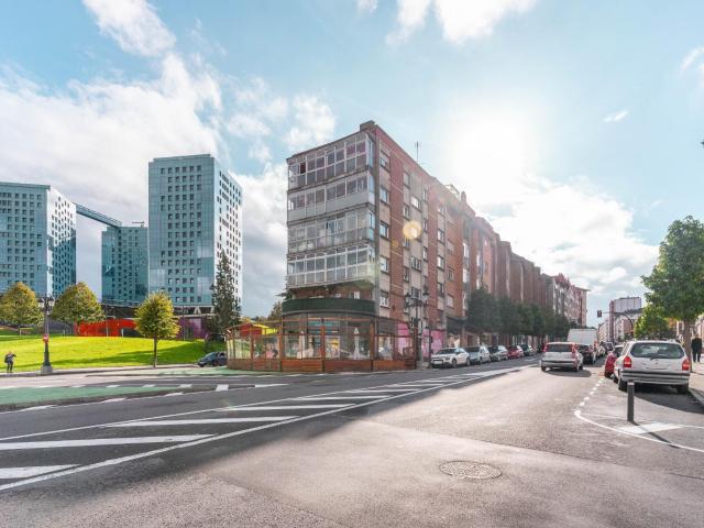 Local Comercial en venta en Montenuño, Oviedo