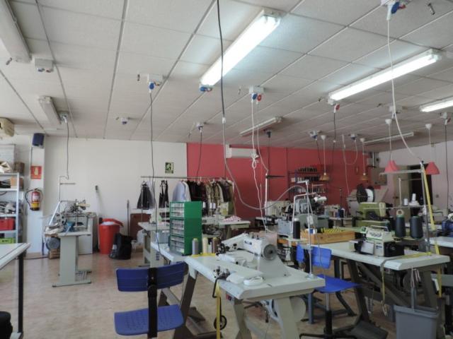 Local Comercial en venta en Los Manantiales, Guadalajara