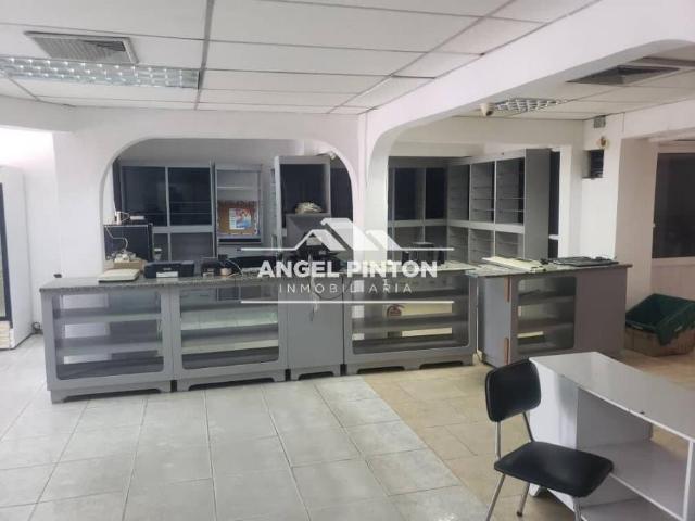 Local Comercial en venta en Cacique Mara, Maracaibo
