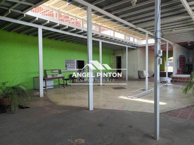 Local Comercial en venta en Cacique Mara, Maracaibo