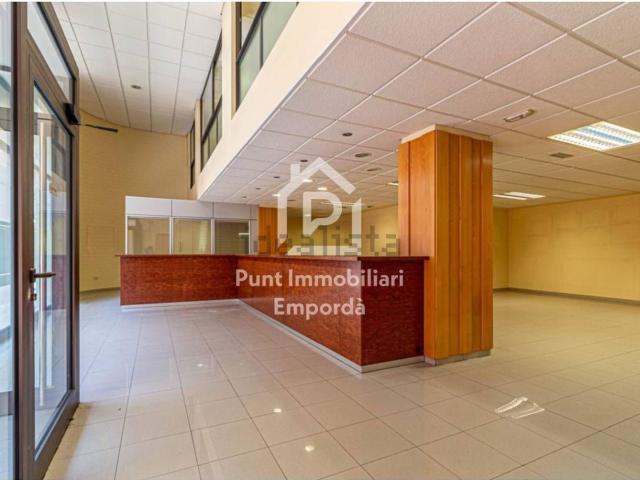 Local Comercial en venta en Figueres, Girona