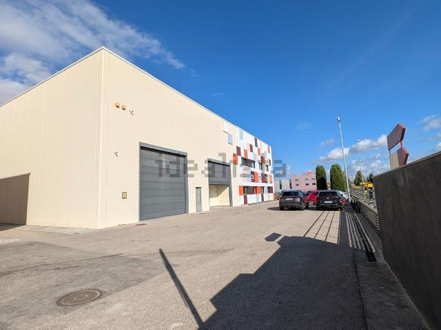 Nave en venta en Girona