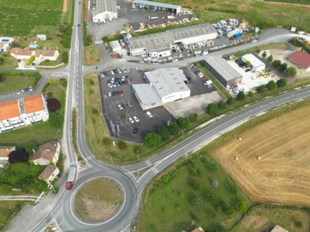 Local Commercial location à Le Maine Léze, Châteauneuf-sur-Charente