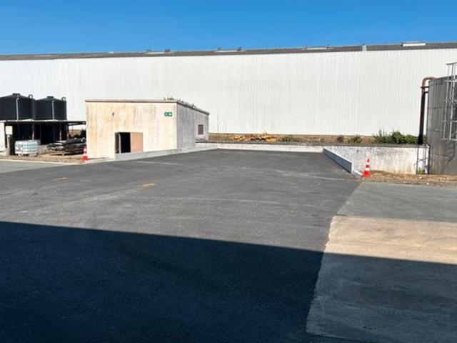 Local Commercial location à Saintes