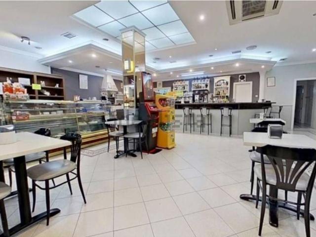 Local Comercial en venta en Barrio Ermitaño, La Zubia