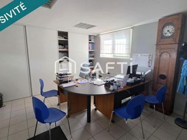 Local Commercial vente à Saintes