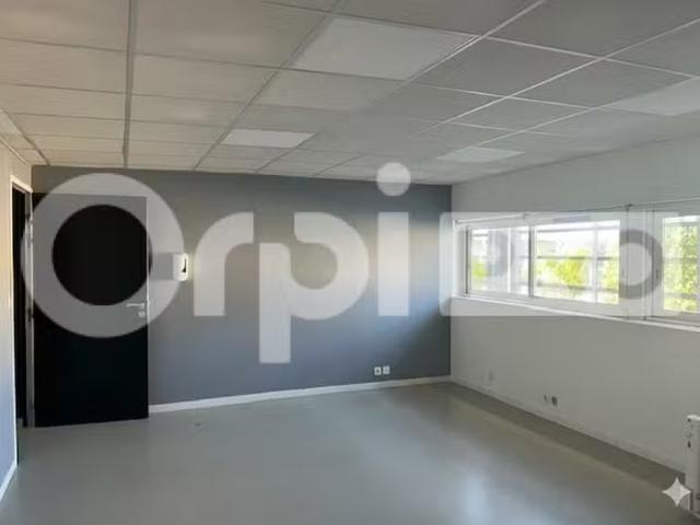 Local Commercial location à Périgny, Charente-Maritime