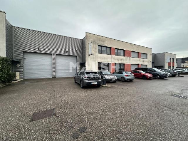 Local Commercial vente à France métropolitaine, Décines-charpieu