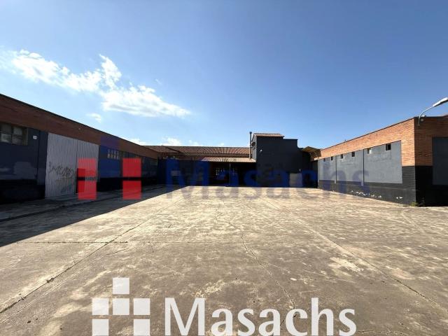 Nave en venta en Olesa De Montserrat, Barri de la Flora