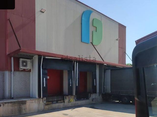 Nave en alquiler en l'Eixample de Parets, Vallès Oriental