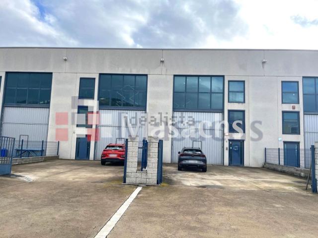 Nave en venta en Pineda De Mar