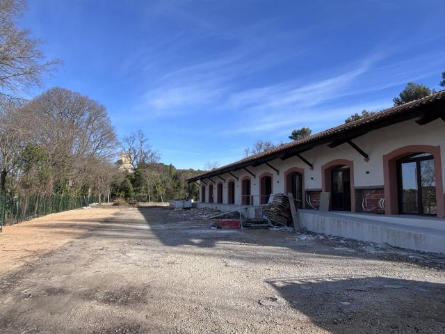 Local Commercial vente à Nîmes, Sommières