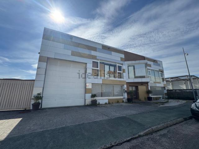 Nave en alquiler en Ribadumia, O Salnés