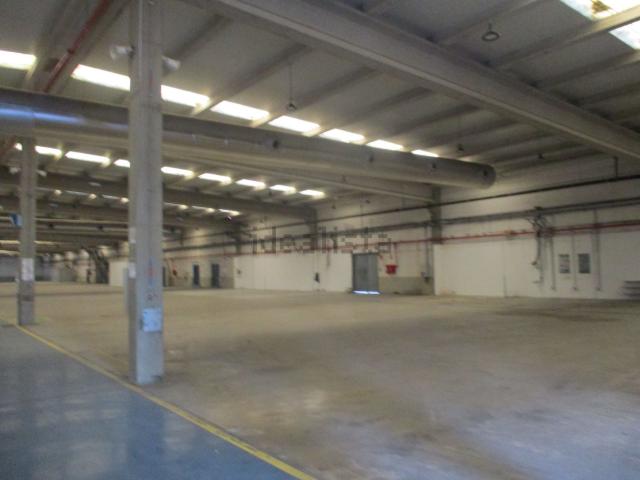 Nave en alquiler en Los Remedios, Sevilla