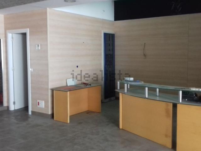 Local Comercial en alquiler en Tomares, Andalucía