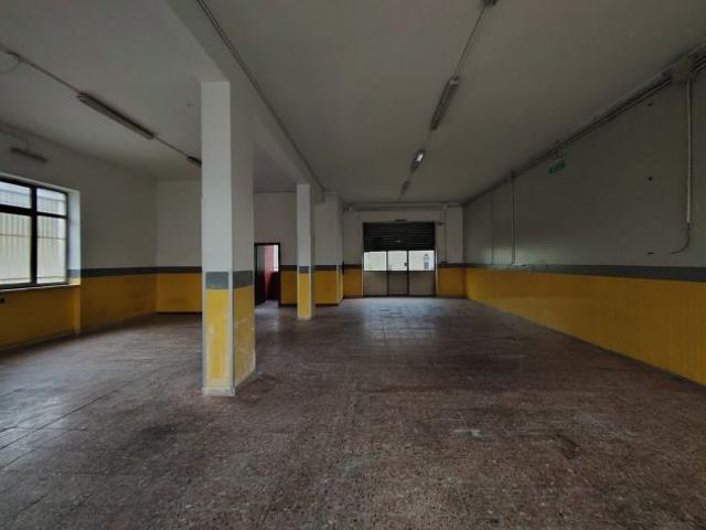Locale Commerciale in affitto a Potenza, Basilicata