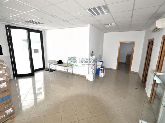 Locale Commerciale in affitto a Ragusa