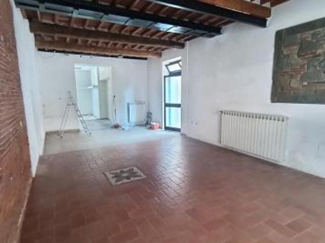 Locale Commerciale in affitto a Altopascio, Toscana