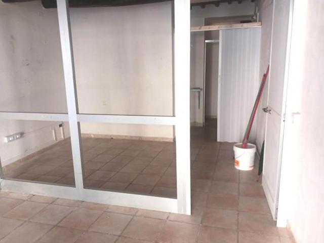 Locale Commerciale in affitto a Oltrarno, Calcinaia