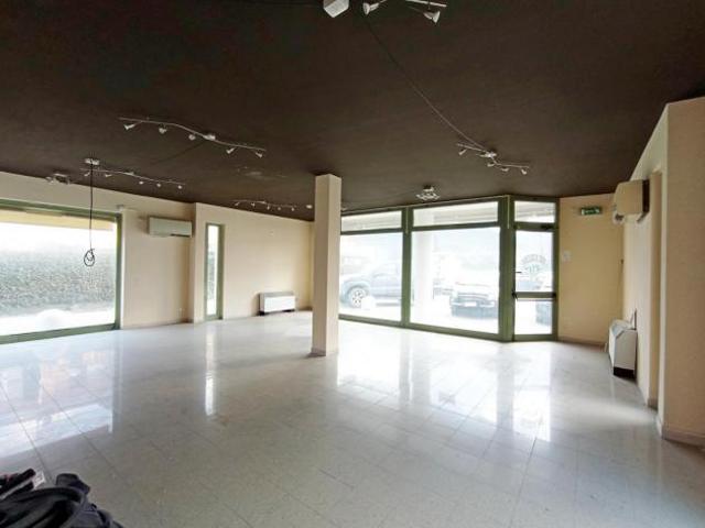 Locale Commerciale in affitto a San Quirico, Capannori