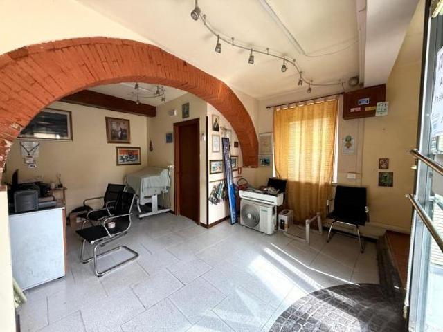 Locale Commerciale in affitto a Marciana, Cascina