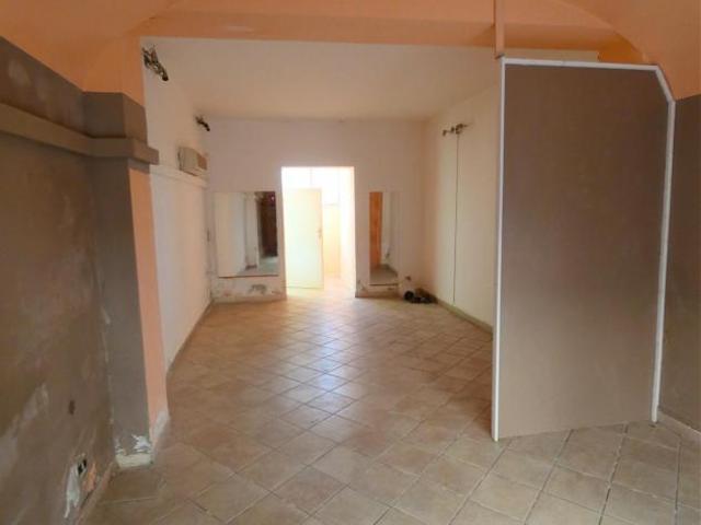 Locale Commerciale in affitto a Romito, Pontedera