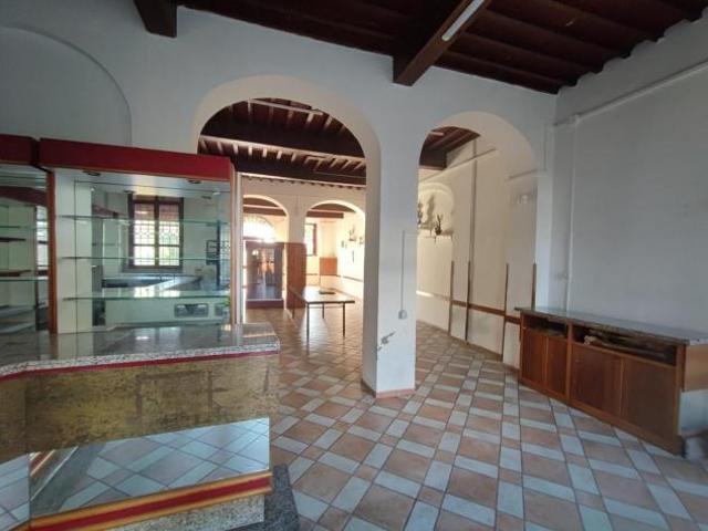 Locale Commerciale in affitto a San Pietro Belvedere, Toscana