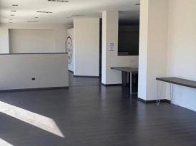 Locale Commerciale in affitto a Venturina Terme, Campiglia Marittima