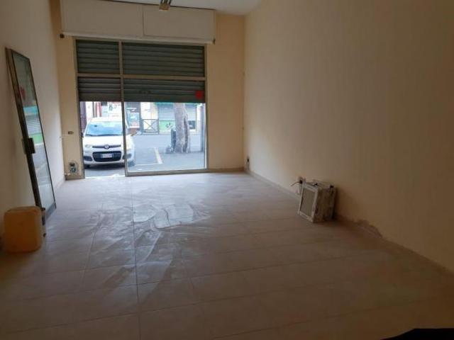 Locale Commerciale in vendita a Pontecimato, Carrara