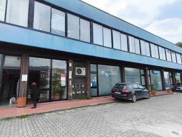 Locale Commerciale in vendita a Pontecimato, Carrara