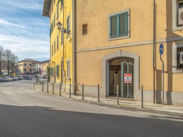 Locale Commerciale in vendita a Bientina, Toscana