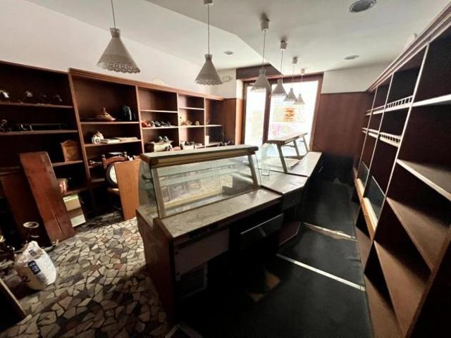 Locale Commerciale in vendita a Borgo a Mozzano, Lucca