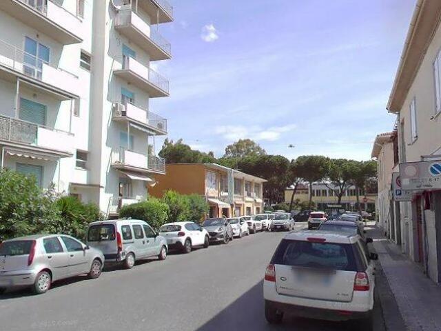 Locale Commerciale in vendita a Cecina, Toscana