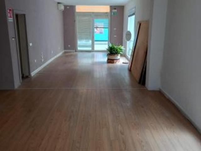 Locale Commerciale in vendita a Empoli, Firenze