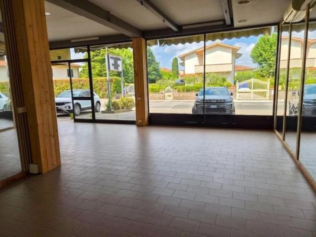 Locale Commerciale in vendita a Casciana Terme Lari, Casini Di Bosco