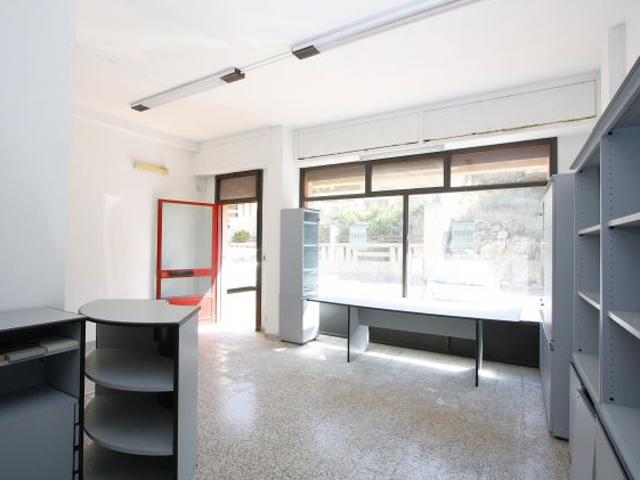Locale Commerciale in vendita a Puglia, Lecce