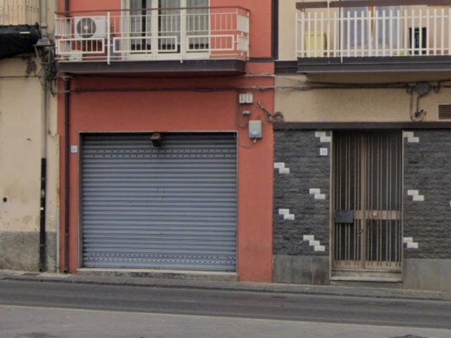 Locale Commerciale in affitto a Aci Catena, Sicilia