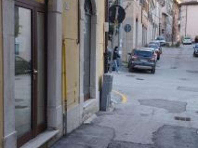 Locale Commerciale in affitto a Tornimparte, Abruzzo