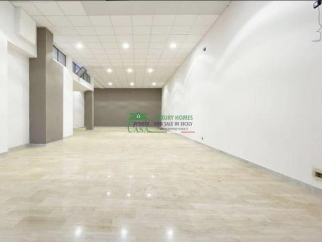 Locale Commerciale in vendita a Comiso, Sicilia